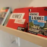 Studio neuf meublé de tourisme au pied du métro