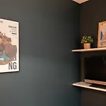 Studio neuf meublé de tourisme au pied du métro